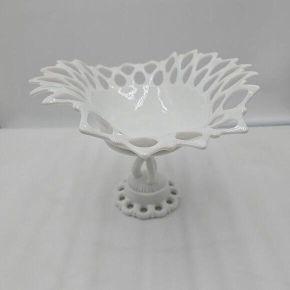 Westmoreland Doric‎ Lattice Milk Elegant Scalloped Pierced Banana Glass Stand - Picture 16 of 16